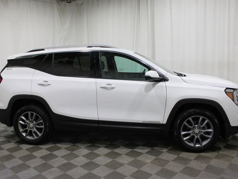 Used 2023 GMC Terrain SLT AWD/4WD image 30