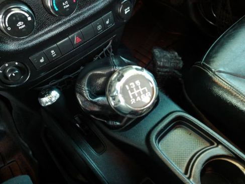 Used 2016 Jeep Wrangler Rubicon w/ Power Convenience Group image 30