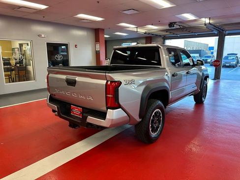 Certified 2024 Toyota Tacoma TRD Off-Road AWD/4WD image 4