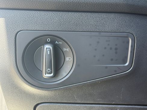 Used 2021 Volkswagen Tiguan SE w/ Panoramic Sunroof Package FWD image 21
