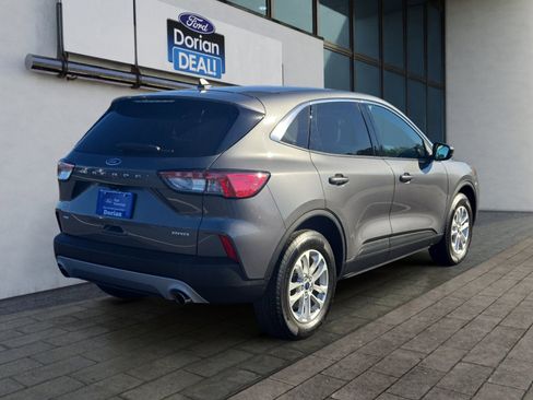 Certified 2022 Ford Escape SE image 3