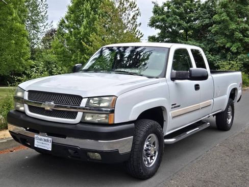 Used 2003 Chevrolet Silverado 2500 LS w/ Skid Plate Package AWD/4WD image 12