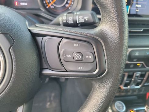 Used 2025 Jeep Wrangler Unlimited Sport AWD/4WD image 17