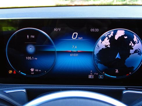 Used 2021 Mercedes-Benz GLB 250 w/ Premium Package image 34