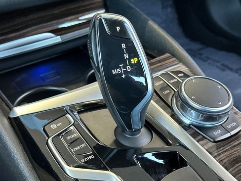 Used 2018 BMW 530e RWD image 20