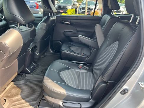 Used 2023 Toyota Highlander XSE AWD/4WD image 17