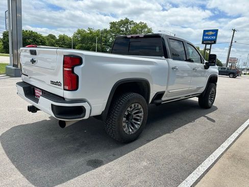 Used 2024 Chevrolet Silverado 2500 High Country w/ High Country Premium Package AWD/4WD image 5