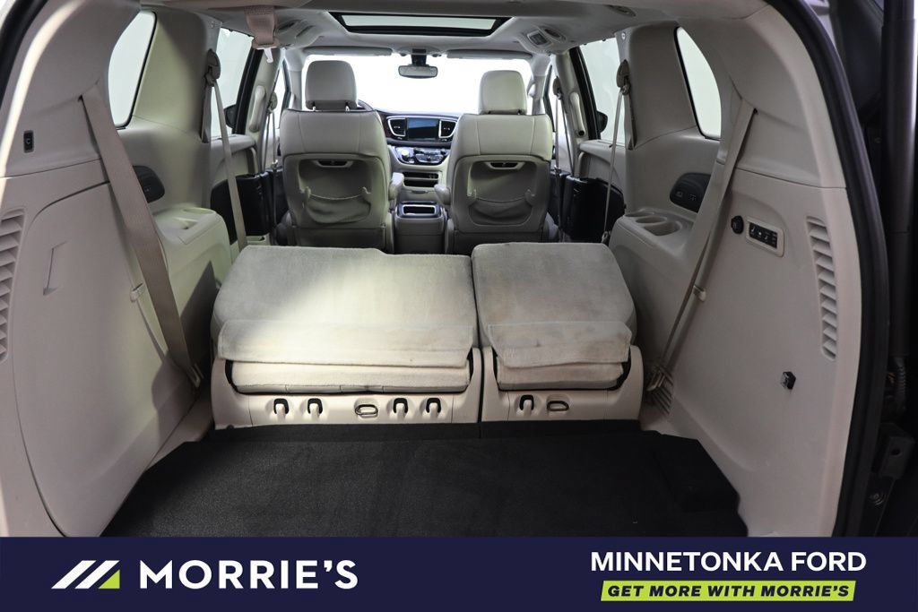 Used 2017 Chrysler Pacifica Limited FWD image 22