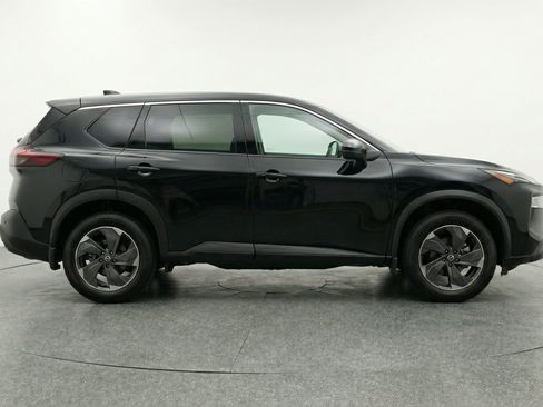 Used 2025 Nissan Rogue SV FWD image 11