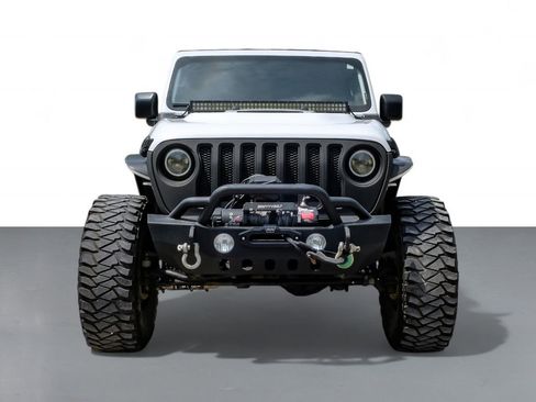 Used 2018 Jeep Wrangler Unlimited Sahara image 3