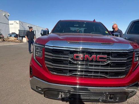 Used 2023 GMC Sierra 1500 SLT w/ SLT Premium Package AWD/4WD image 4