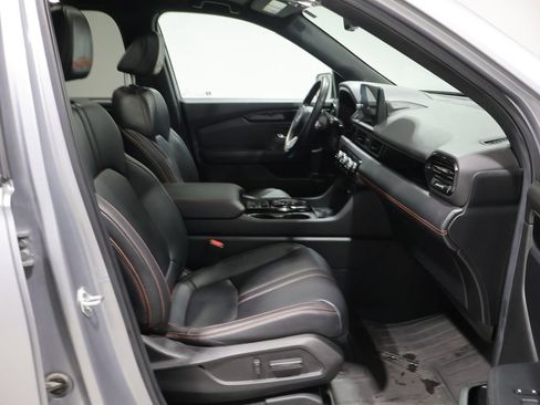Used 2025 Honda Pilot TrailSport image 22