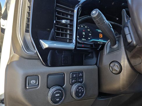 Used 2023 Chevrolet Silverado 1500 LTZ image 22