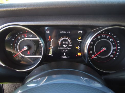 Used 2021 Jeep Gladiator Mojave AWD/4WD image 27