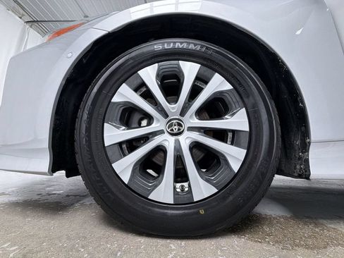 Certified 2021 Toyota Prius LE AWD/4WD image 15
