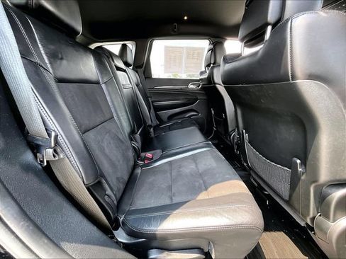 Used 2018 Jeep Grand Cherokee Altitude AWD/4WD image 16