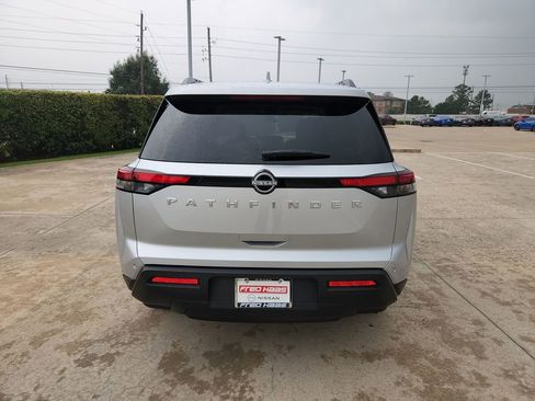 Used 2025 Nissan Pathfinder SV FWD image 6