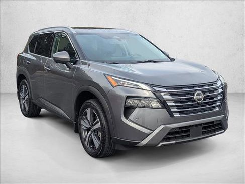 Used 2024 Nissan Rogue SL w/ SL Premium Package image 3