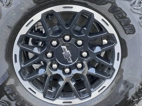 Used 2026 Chevrolet Silverado EV Trail Boss w/ Premium Package AWD/4WD image 5