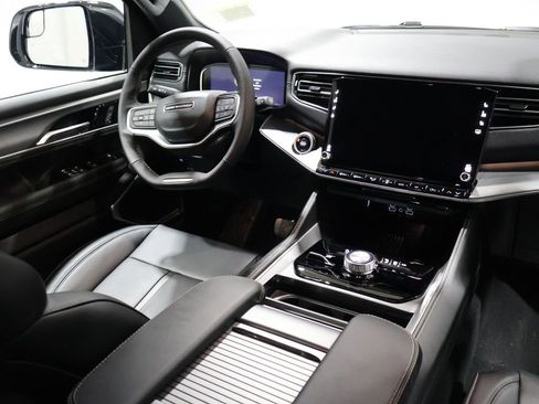 New 2026 Jeep Grand Wagoneer 4WD image 18