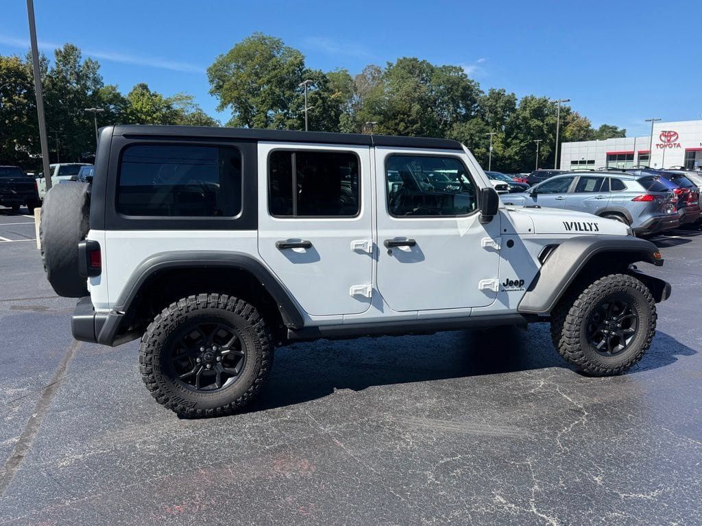 Used 2024 Jeep Wrangler Unlimited Sport AWD/4WD image 9