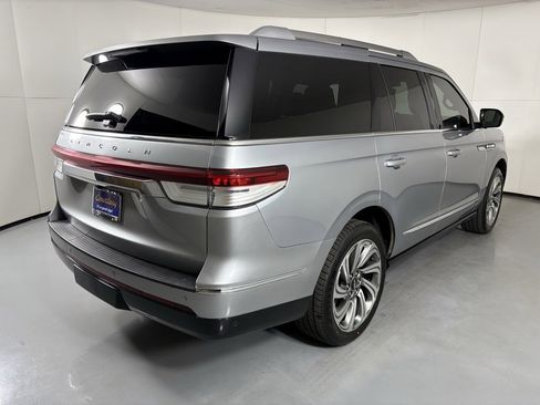 Used 2023 Lincoln Navigator Reserve image 8