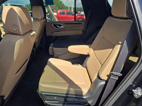 Used 2021 Chevrolet Tahoe Premier w/ Premium Package AWD/4WD image 9