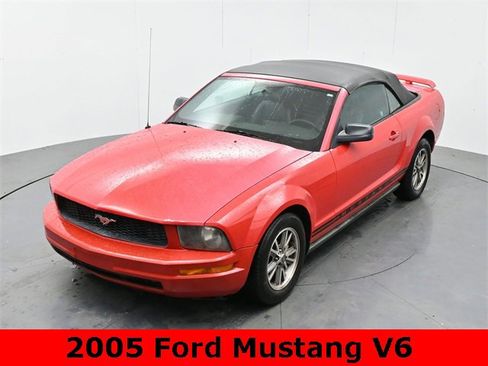 Used 2005 Ford Mustang Convertible image 19