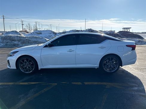 Used 2023 Nissan Altima 2.0 SR image 8