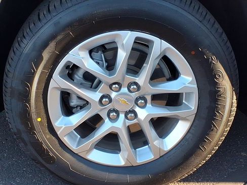 Used 2023 Chevrolet Traverse LS image 8