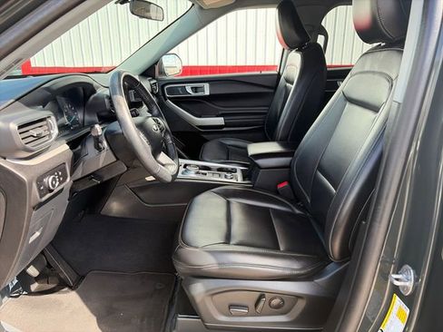Used 2023 Ford Explorer XLT w/ Equipment Group 202A AWD/4WD image 23