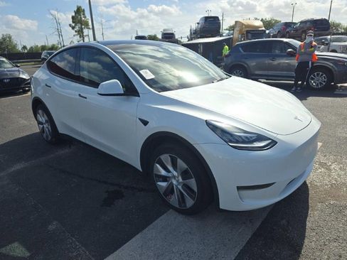 Used 2023 Tesla Model Y Long Range image 3