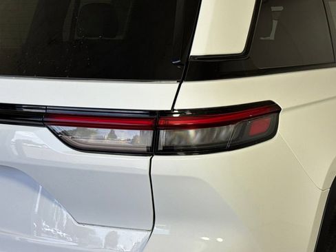 Certified 2023 Jeep Grand Cherokee Altitude AWD/4WD image 56