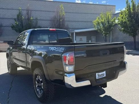Used 2021 Toyota Tacoma TRD Off-Road w/ TRD Premium Off Road Package AWD/4WD image 8
