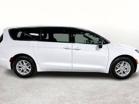 New 2026 Chrysler Voyager LX image 8