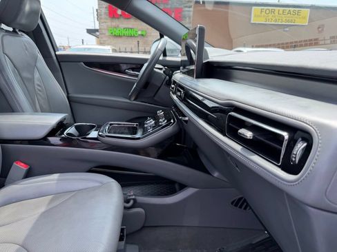 Used 2021 Lincoln Nautilus Reserve FWD image 30