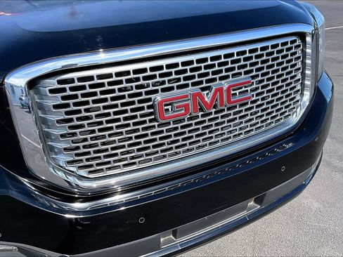Used 2015 GMC Yukon Denali w/ Premium Package AWD/4WD image 30