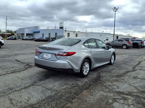 Used 2025 Toyota Camry LE FWD image 18