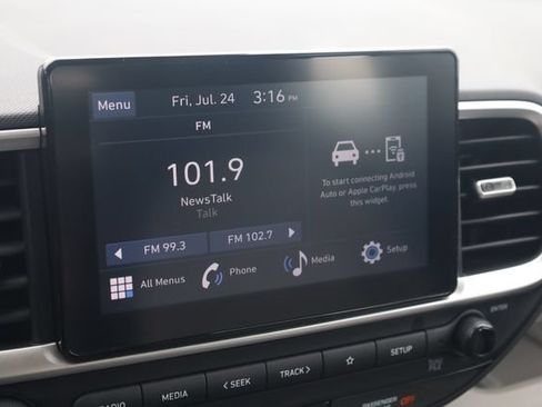 Used 2025 Hyundai Venue SEL FWD image 17