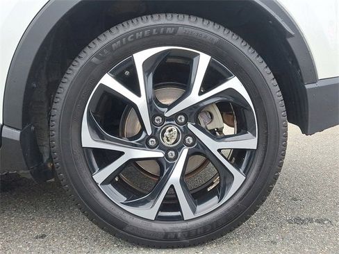 Used 2018 Toyota C-HR XLE image 8