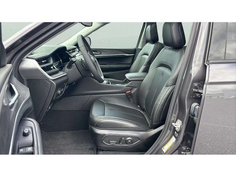 Used 2024 Jeep Grand Cherokee Limited 4xe w/ Trailer Tow Package AWD/4WD image 11