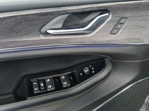 Used 2023 Jeep Grand Cherokee L Overland image 6