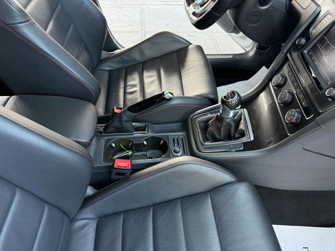 Used 2017 Volkswagen GTI SE image 24