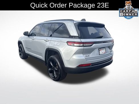 Certified 2023 Jeep Grand Cherokee Limited w/ Black Appearance Package image 4