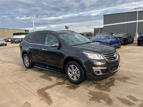 Used 2017 Chevrolet Traverse LT image 4