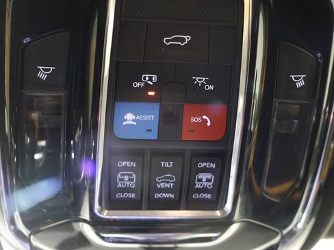 Used 2023 Jeep Grand Cherokee Summit AWD/4WD image 59