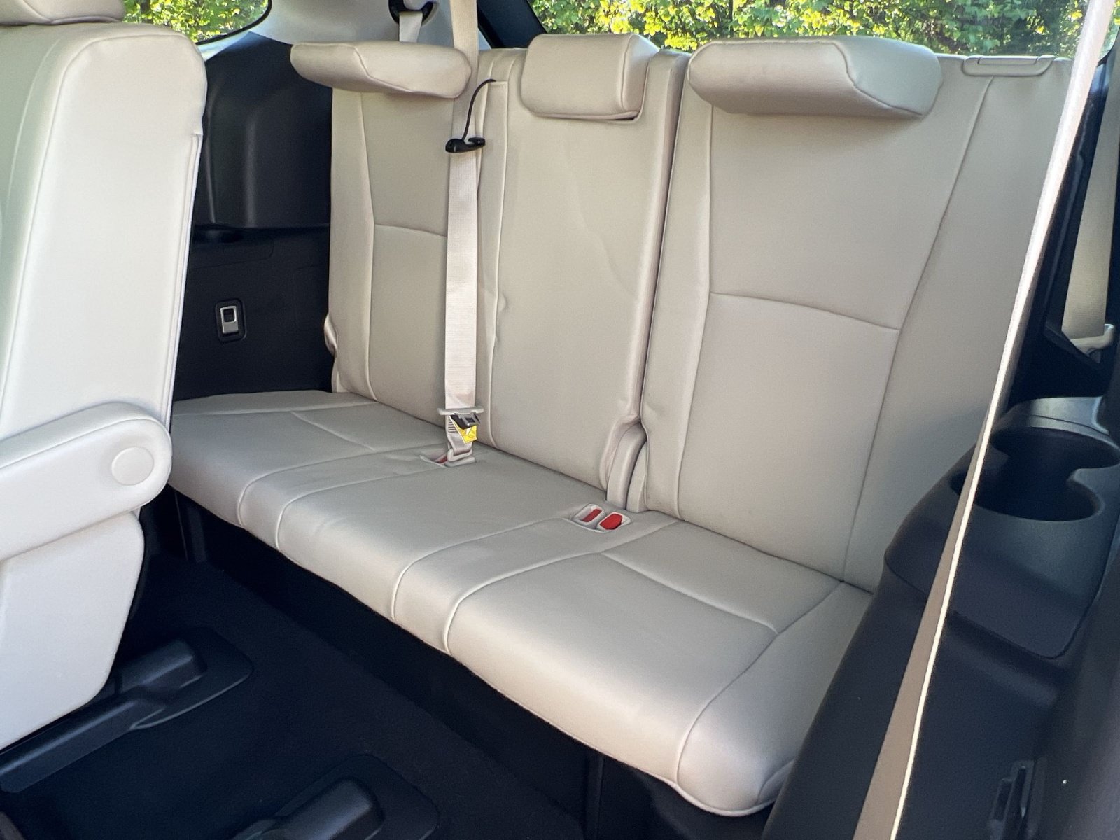 Used 2022 Toyota Highlander XLE AWD/4WD image 25