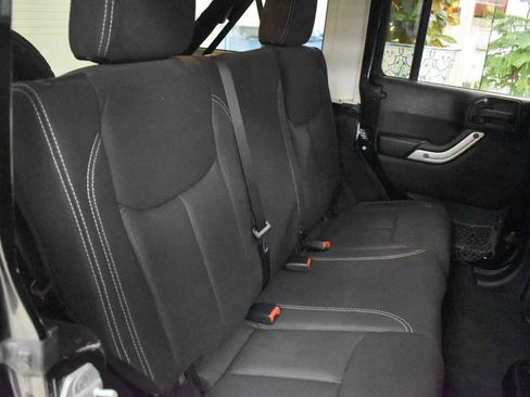 Used 2013 Jeep Wrangler Unlimited Sahara w/ Connectivity Group AWD/4WD image 40