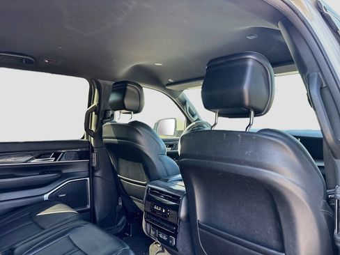 Used 2022 Jeep Wagoneer Series III w/ Convenience Group I AWD/4WD image 27
