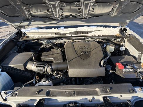 Used 2020 Toyota Tacoma SR5 image 10